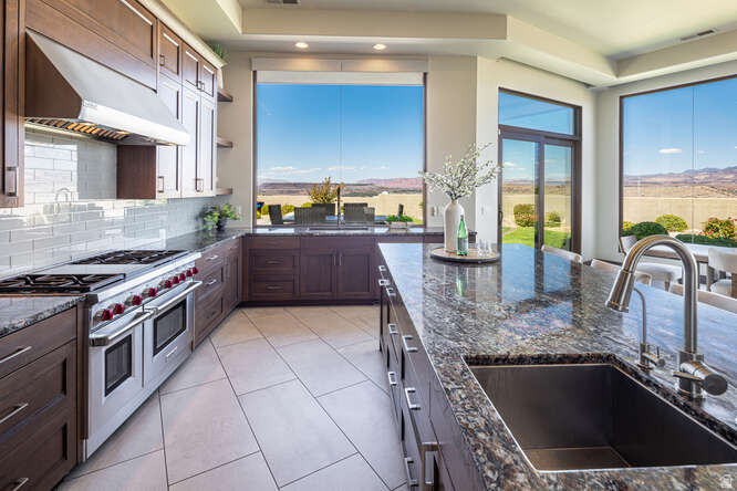 2040 S PINNACLE CIR St George, UT 84790