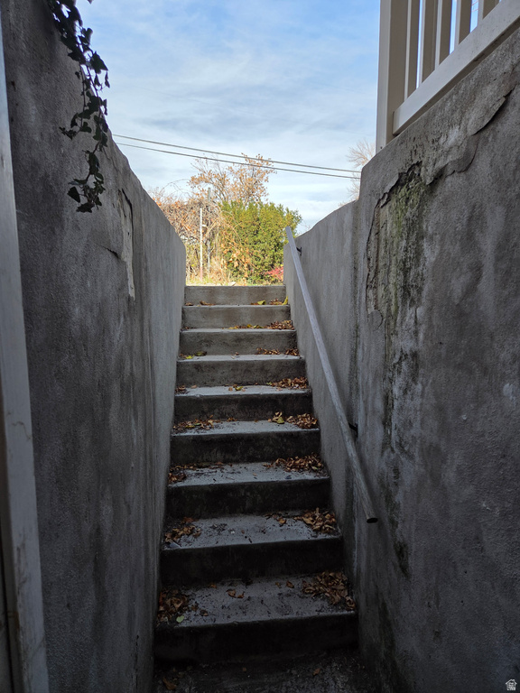 1056 W MACFARLAND DR Salt Lake City, UT 84116