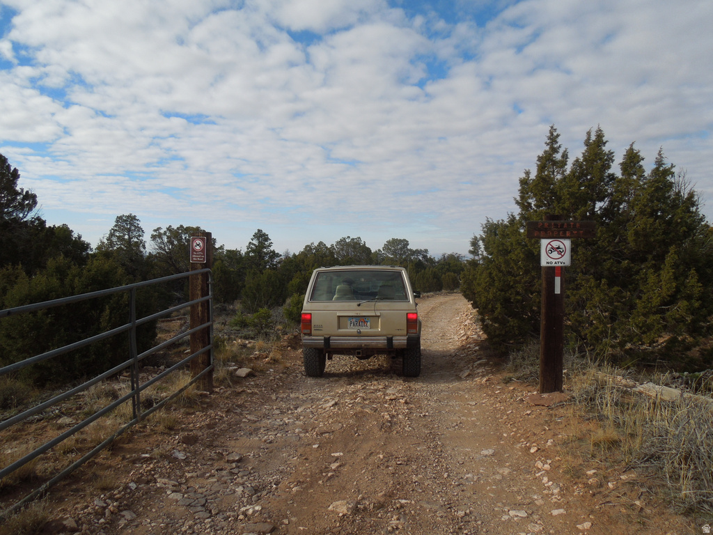 411 W SAND FLATS RD 11675 E L ON PUB ESMT RD Moab, UT 84532