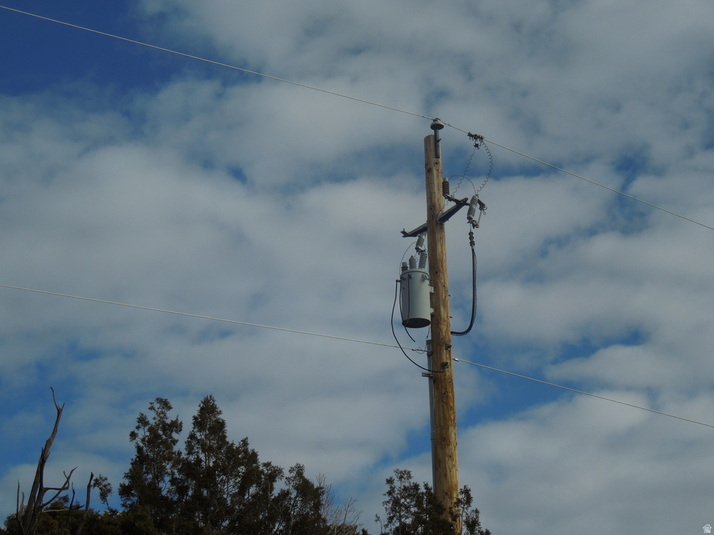 411 W SAND FLATS RD 11675 E L ON PUB ESMT RD Moab, UT 84532