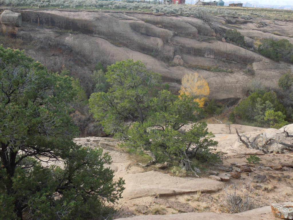 411 W SAND FLATS RD 11675 E L ON PUB ESMT RD Moab, UT 84532