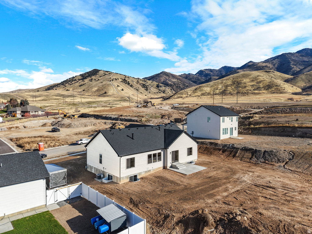 1130 E 245 N Hyde Park, UT 84318