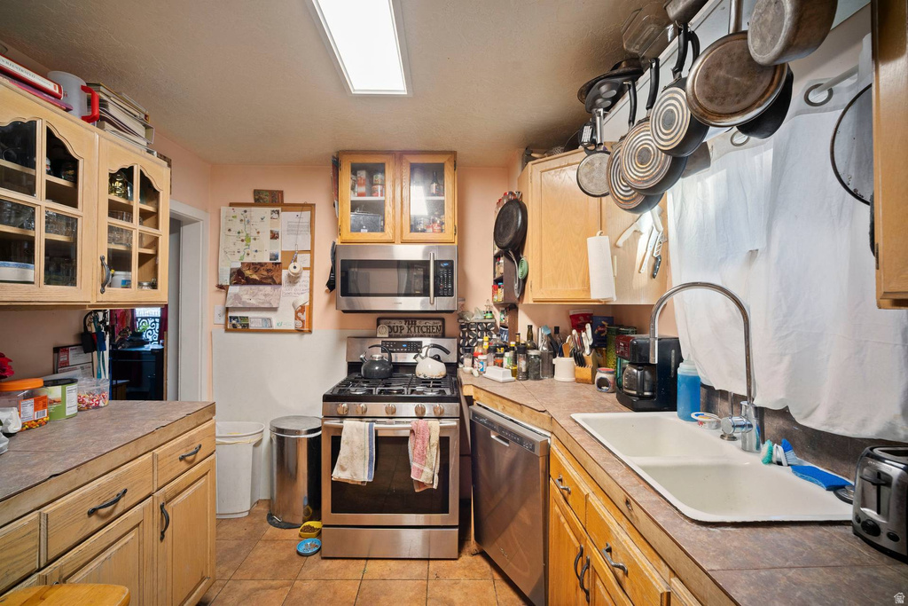 1102 S NAVAJO ST Salt Lake City, UT 84104