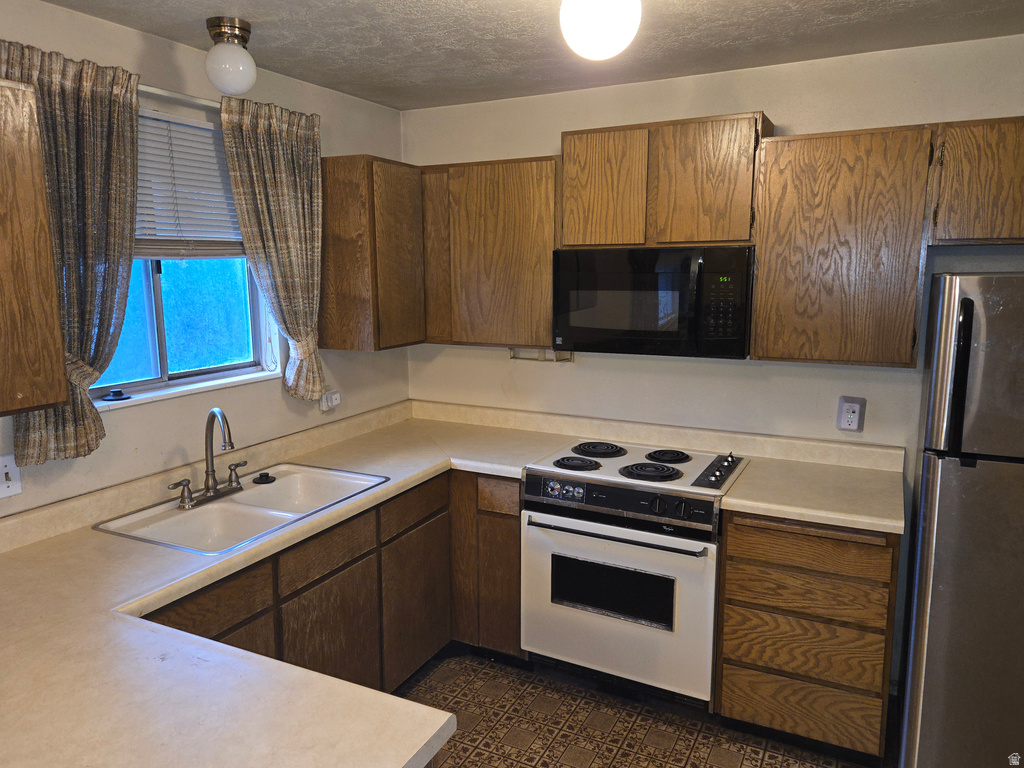 3876 S BURNINGHAM DR West Valley City, UT 84119