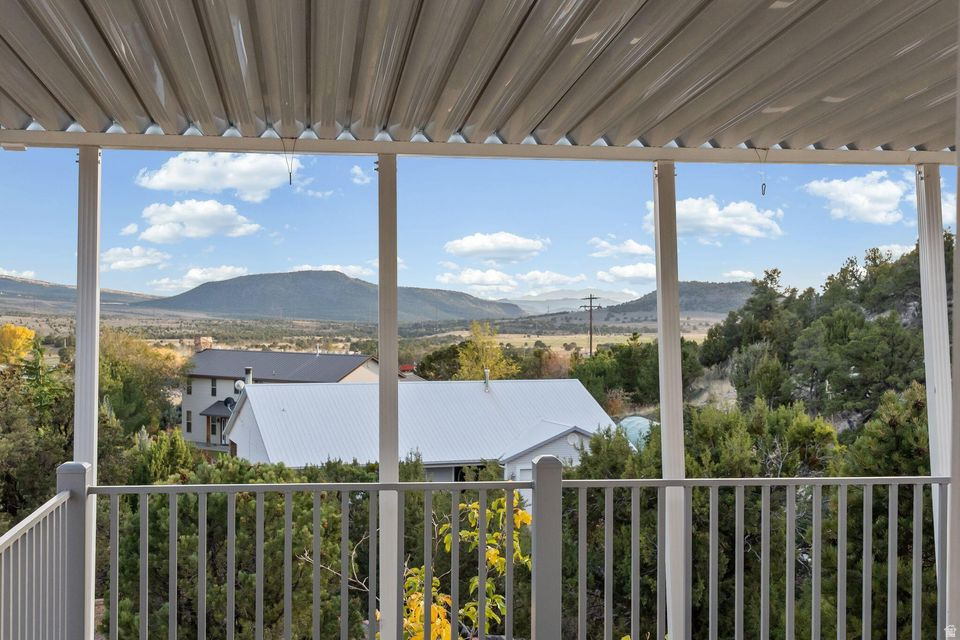 328 E HILLCREST CIR Central, UT 84722