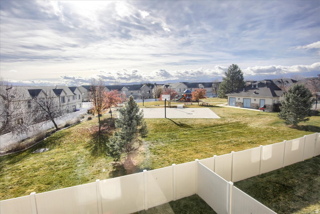 1581 WYNGATE PARK DR South Jordan, UT 84095