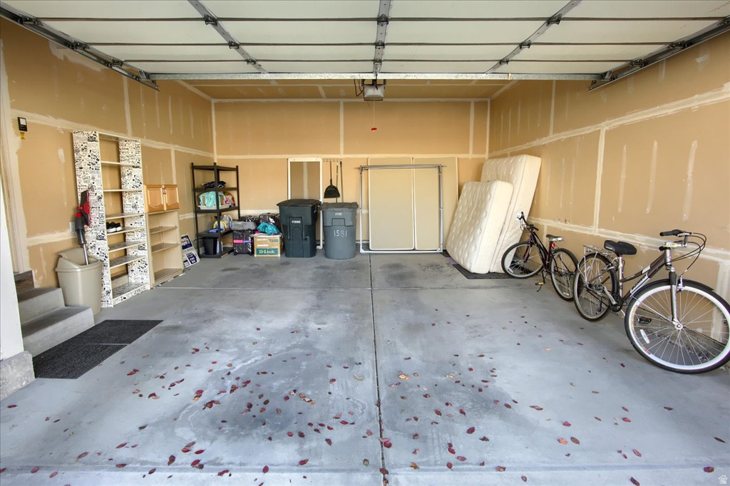 1581 WYNGATE PARK DR South Jordan, UT 84095