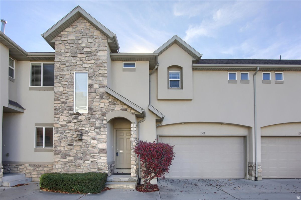 1581 WYNGATE PARK DR South Jordan, UT 84095