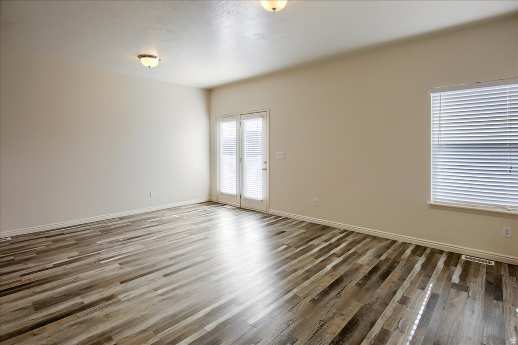 1581 WYNGATE PARK DR South Jordan, UT 84095