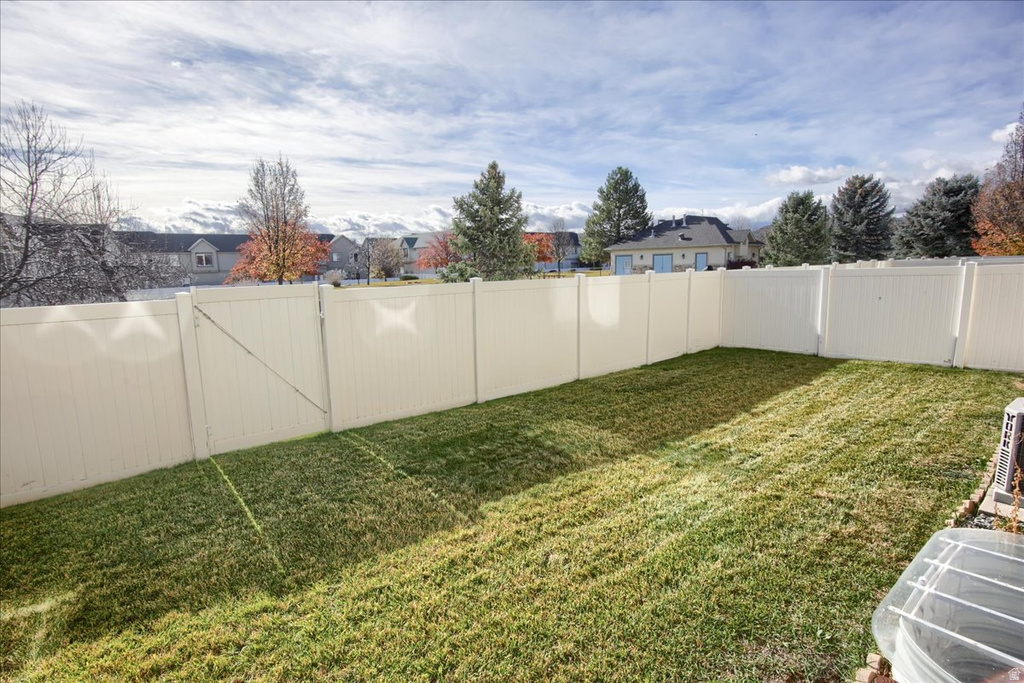 1581 WYNGATE PARK DR South Jordan, UT 84095