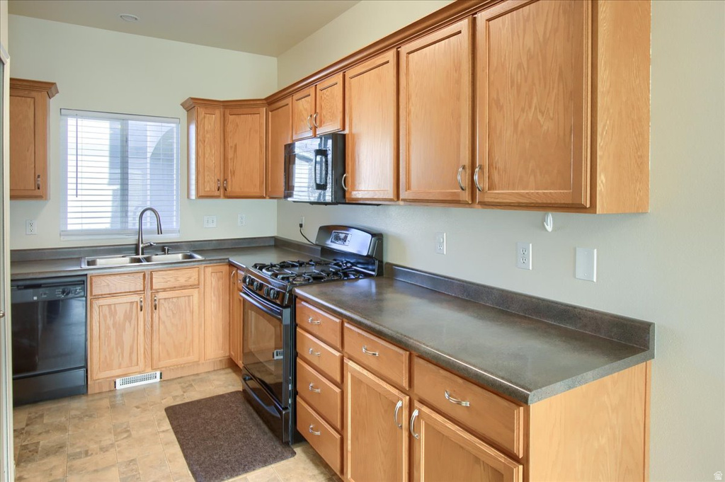 1581 WYNGATE PARK DR South Jordan, UT 84095