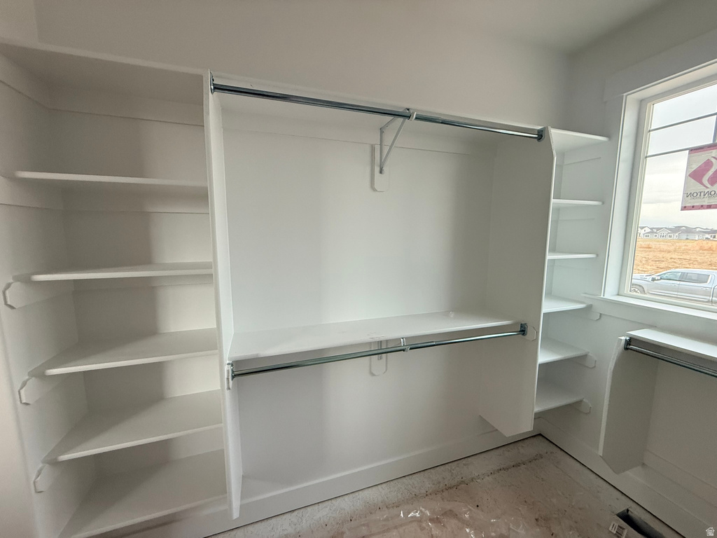 2452 W 3000 N Farr West, UT 84404