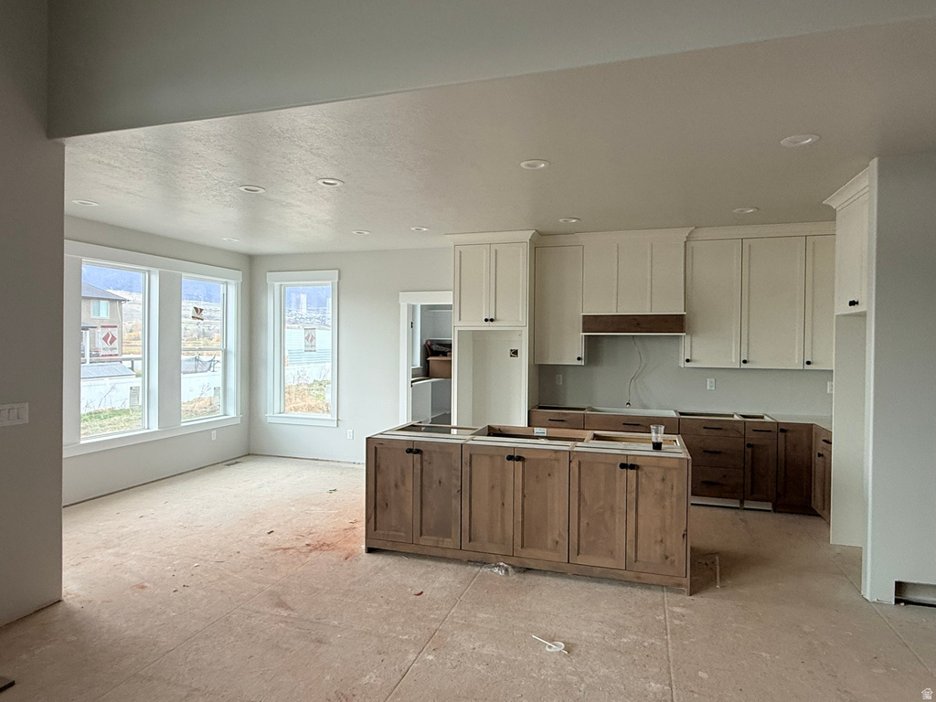 2452 W 3000 N Farr West, UT 84404