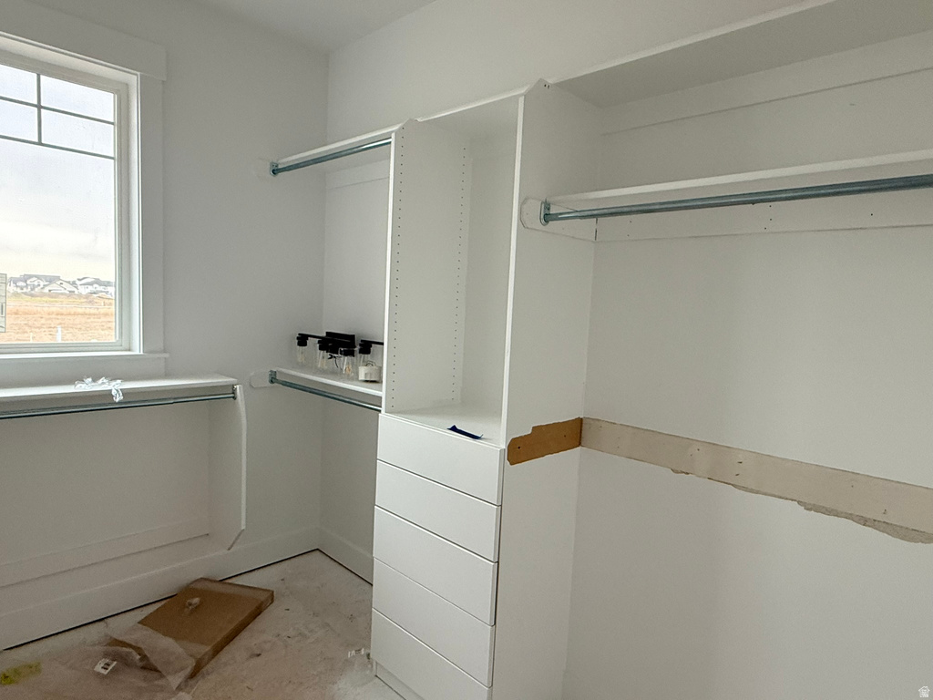 2452 W 3000 N Farr West, UT 84404