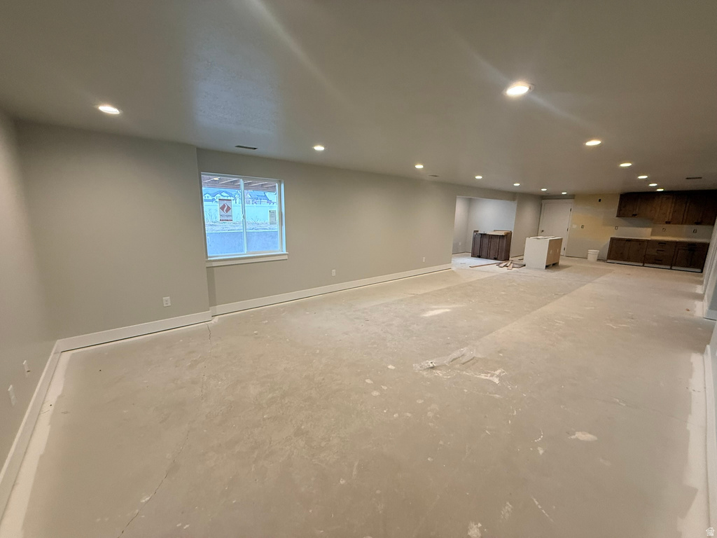 2452 W 3000 N Farr West, UT 84404