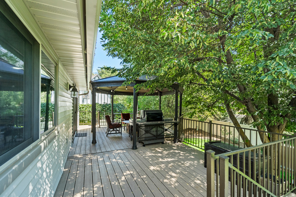 1644 E PEBBLE BEACH CIR Sandy, UT 84092