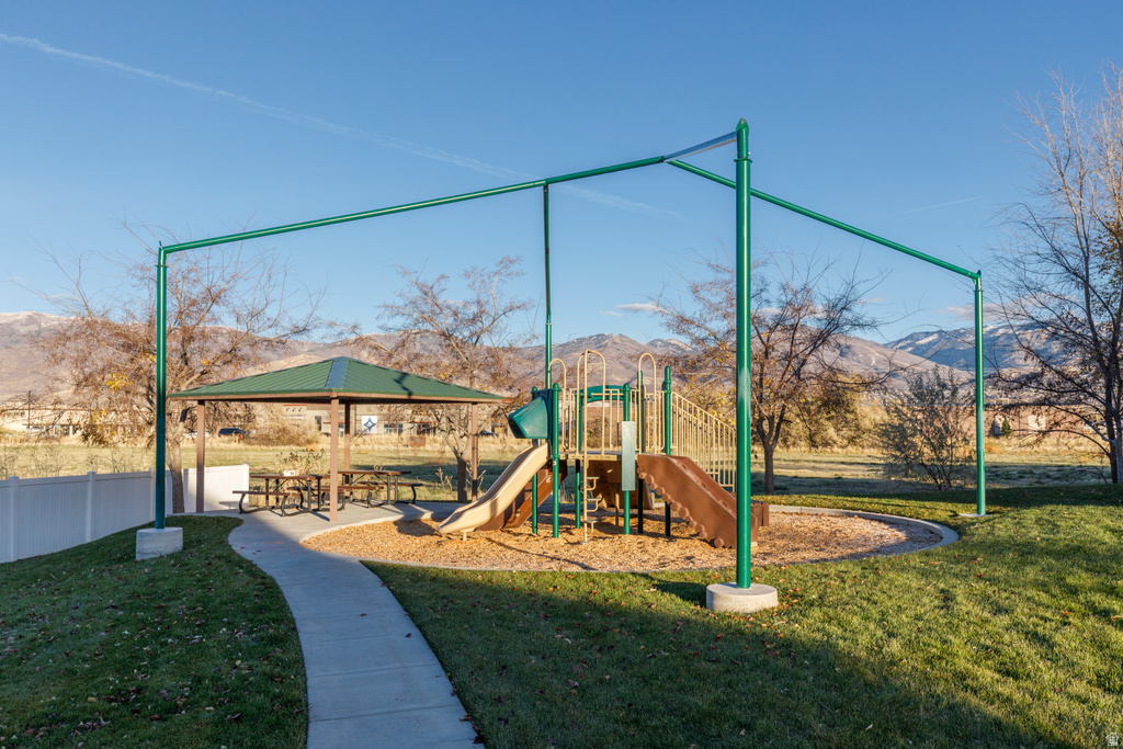 1349 S MOUNTAIN CREST DR Woods Cross, UT 84087