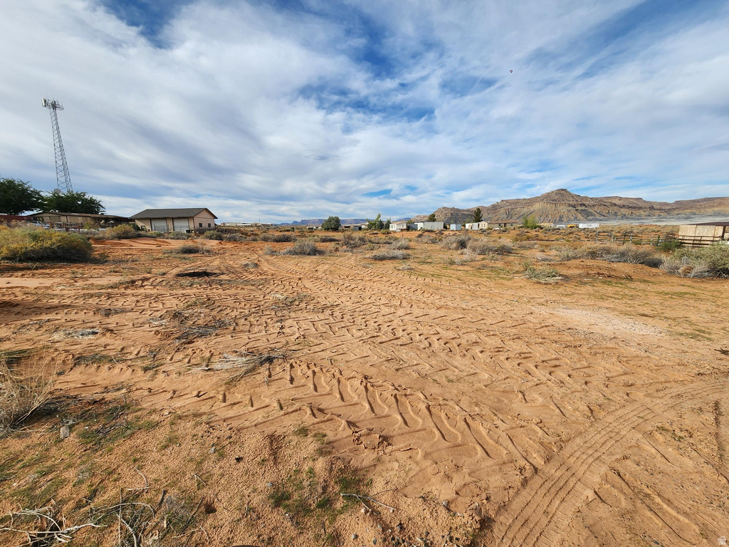 715 E LIBERTY BELL CT Big Water, UT 84741