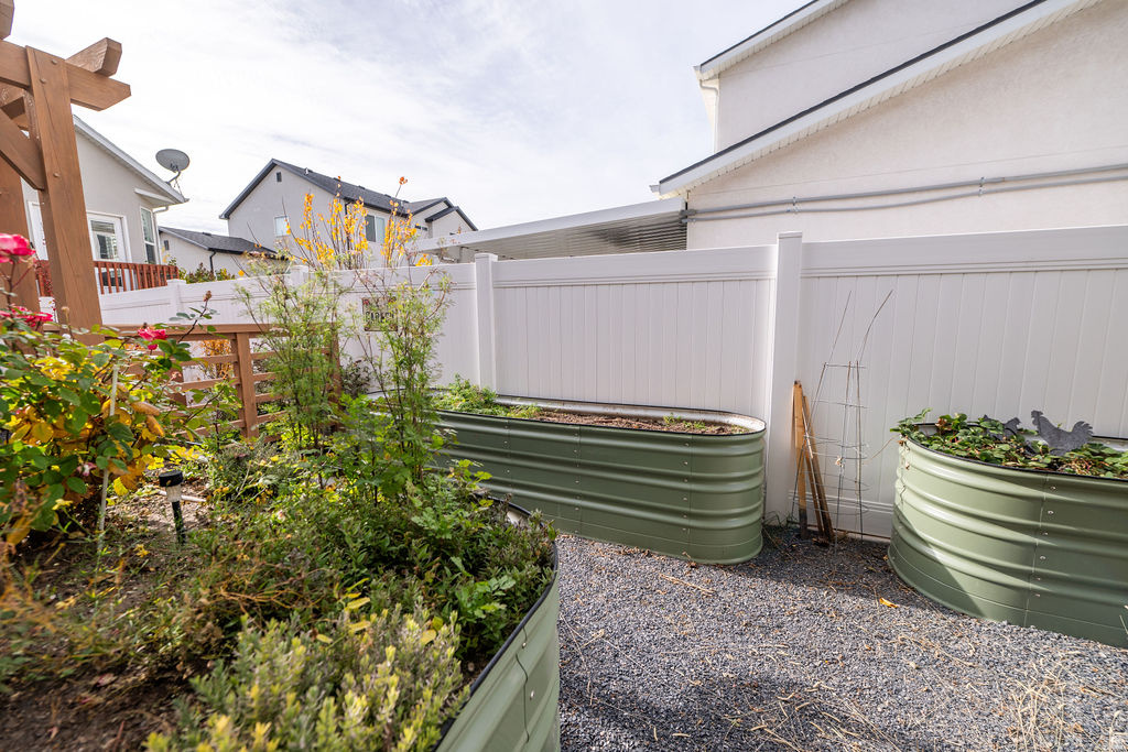 589 E GREEN SPRINGS WAY South Weber, UT 84405