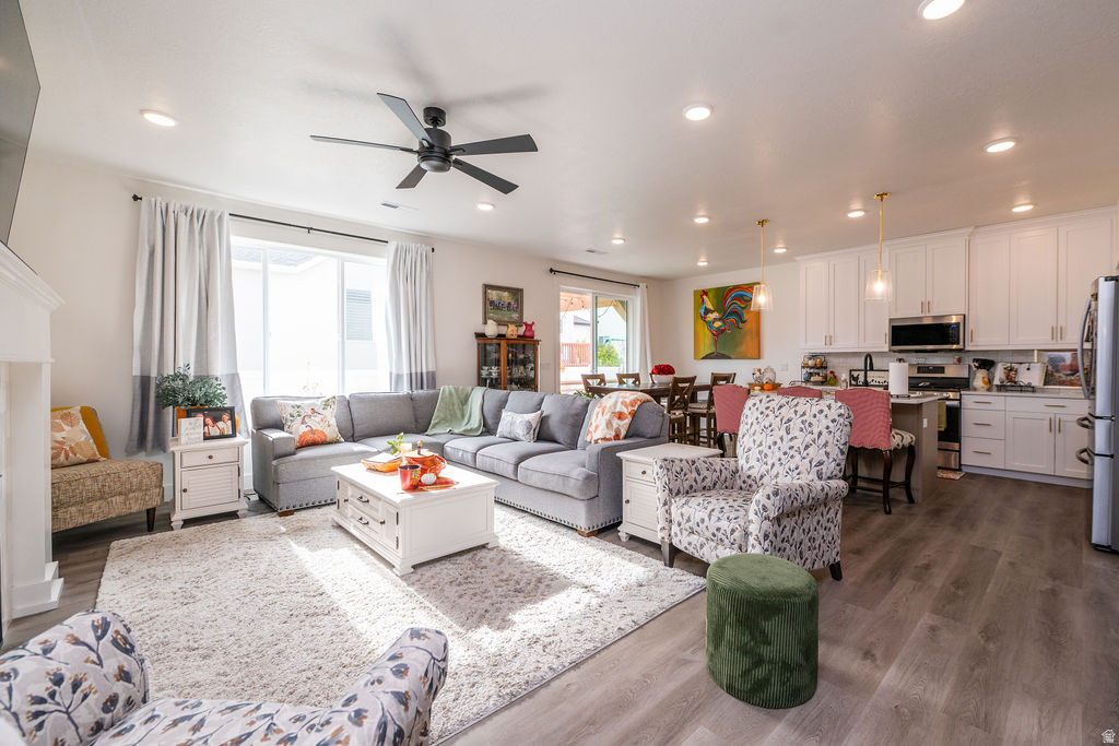 589 E GREEN SPRINGS WAY South Weber, UT 84405