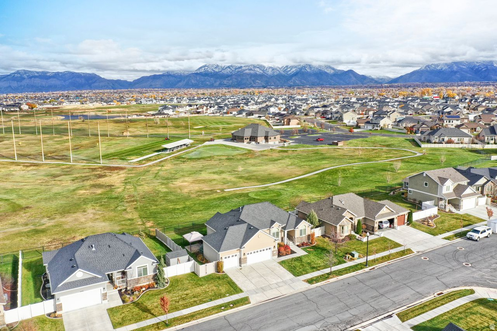 2444 N HOODED CRANE CIR #11 Clinton, UT 84015