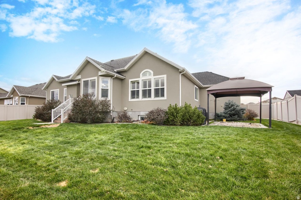 2444 N HOODED CRANE CIR #11 Clinton, UT 84015