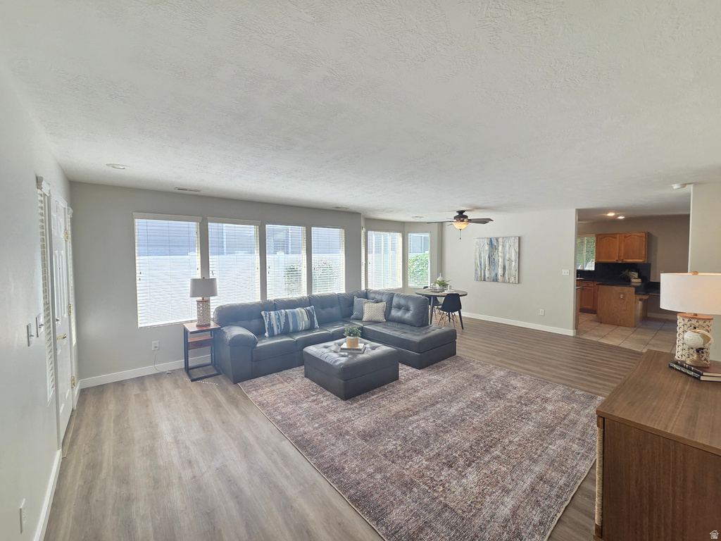 1118 W Autumn Leaf Ln