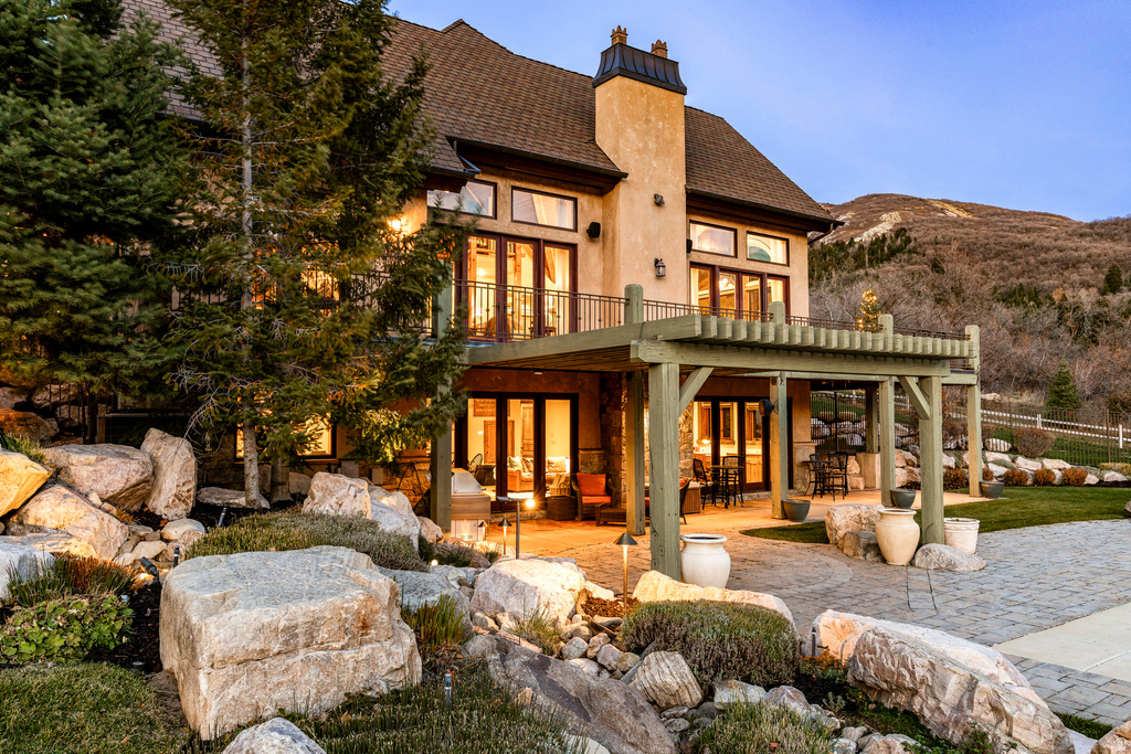 2091 WINDSOR PARK CIR Bountiful, UT 84010