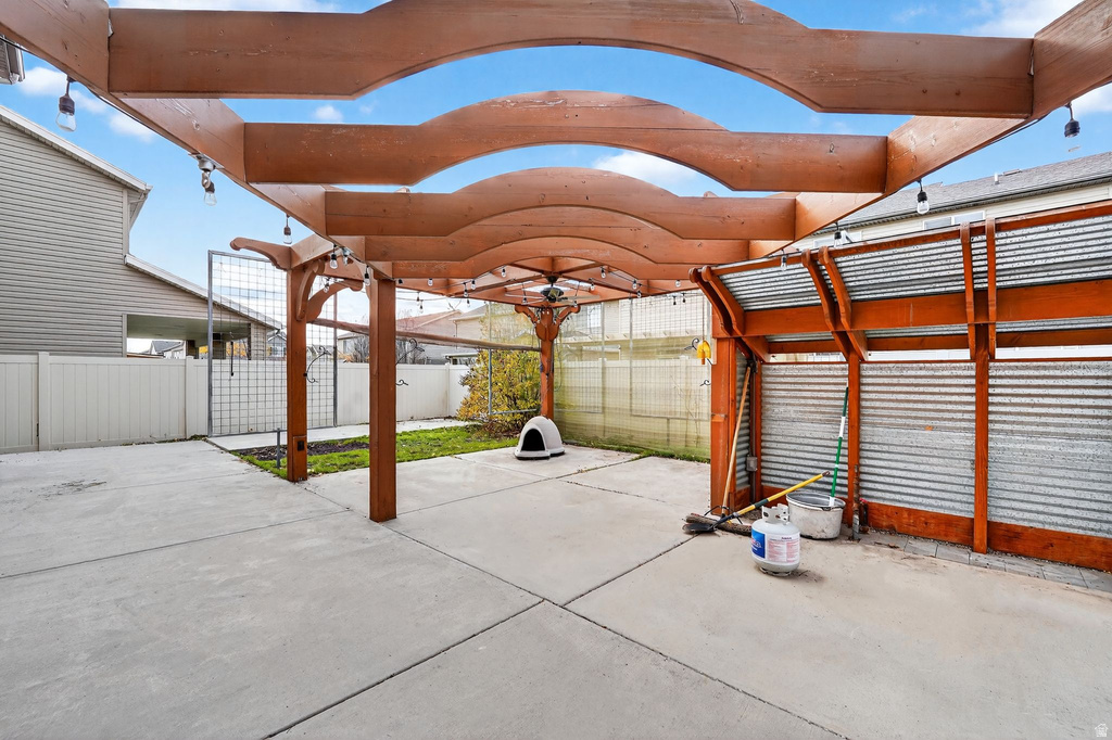 925 ELIZABETH DR North Salt Lake, UT 84054