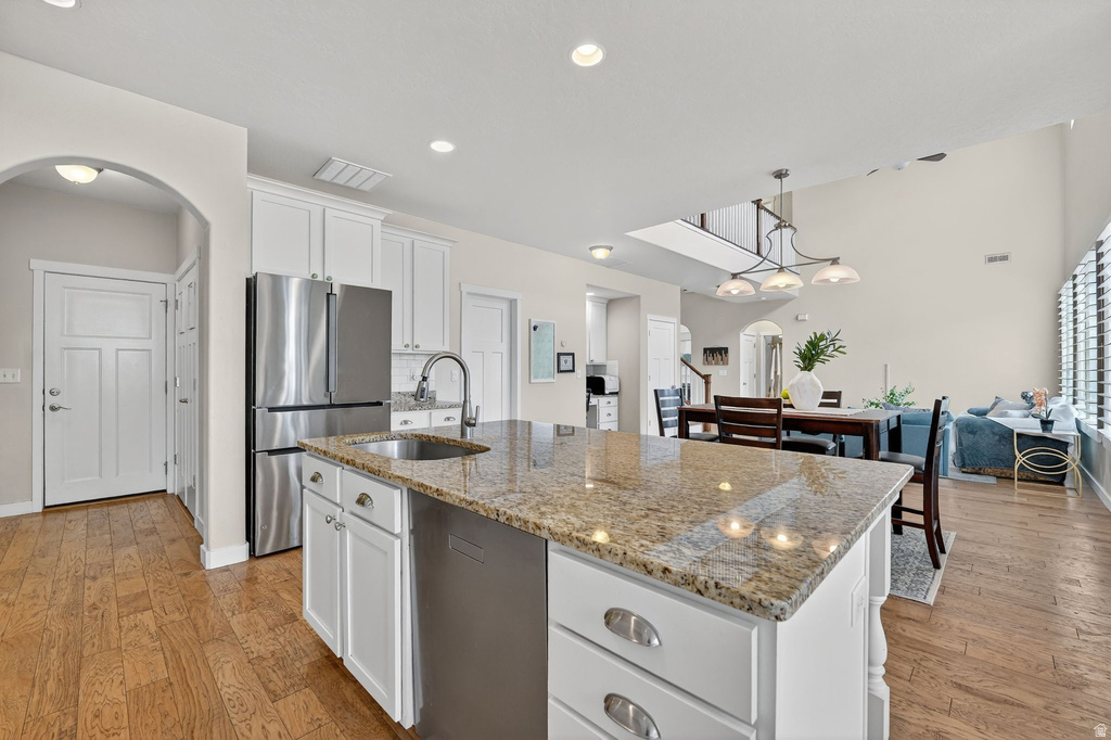 925 ELIZABETH DR North Salt Lake, UT 84054