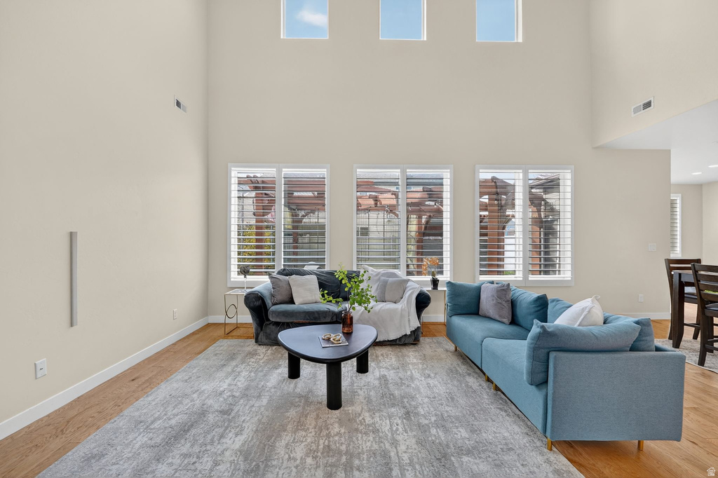 925 ELIZABETH DR North Salt Lake, UT 84054