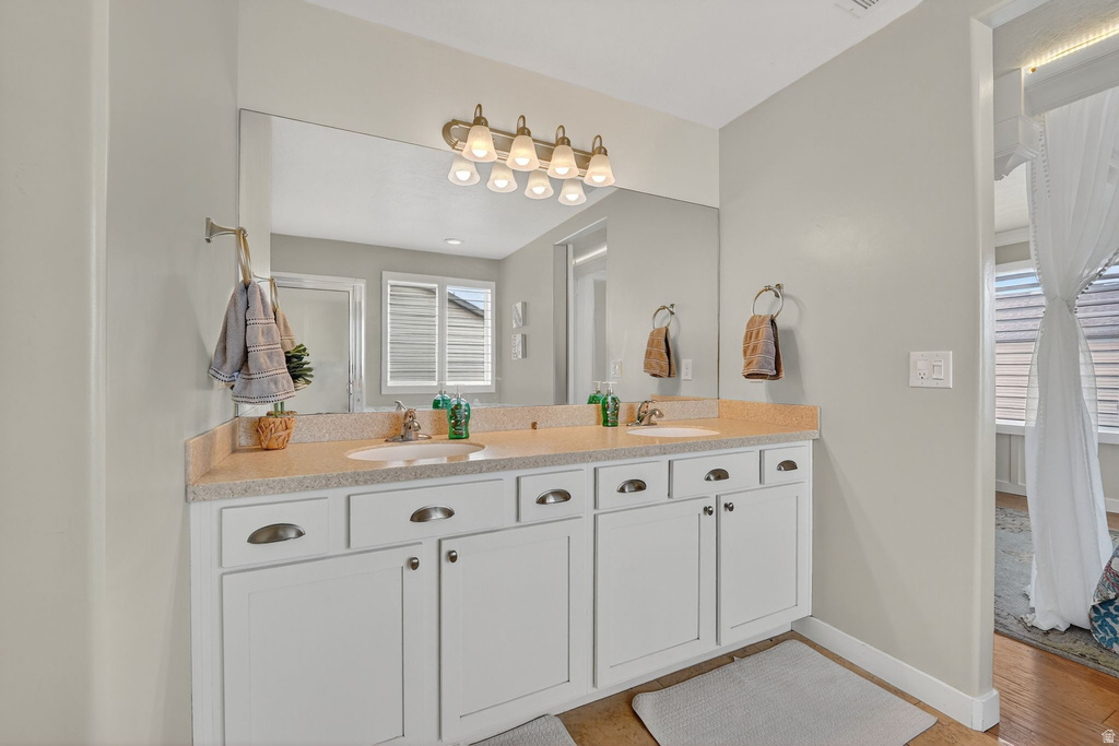 925 ELIZABETH DR North Salt Lake, UT 84054