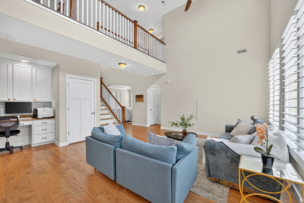 925 ELIZABETH DR North Salt Lake, UT 84054