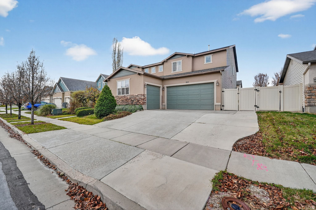925 ELIZABETH DR North Salt Lake, UT 84054