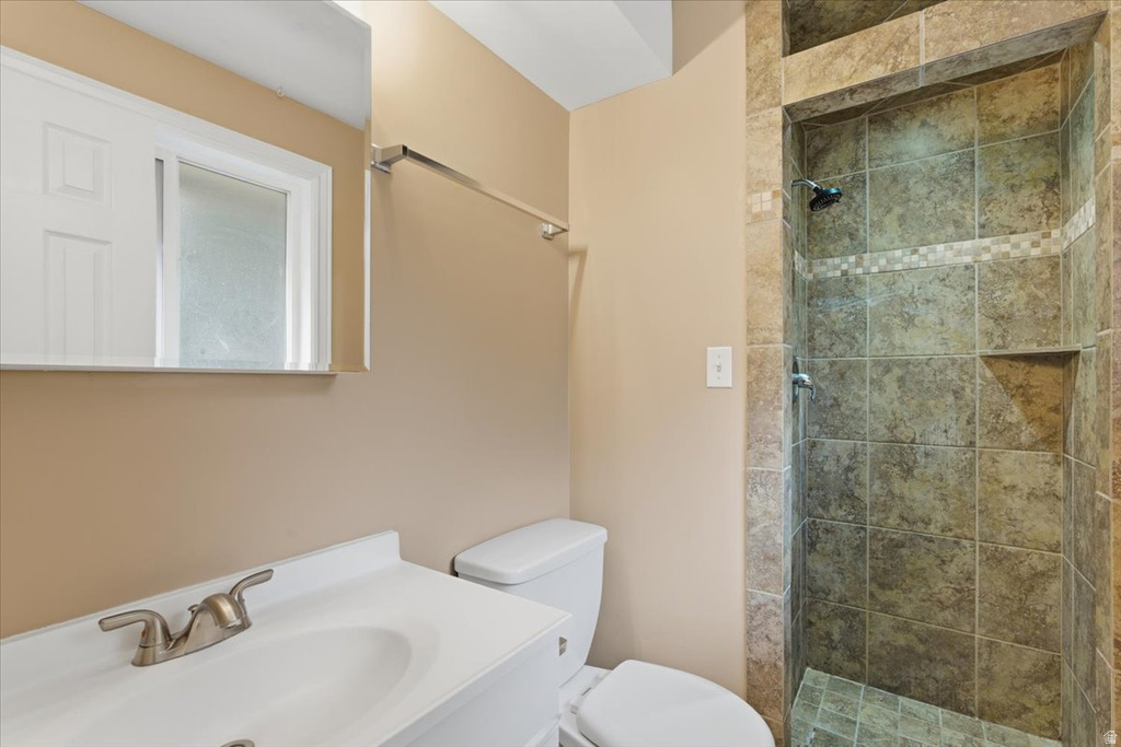 1096 N 300 W Layton, UT 84041