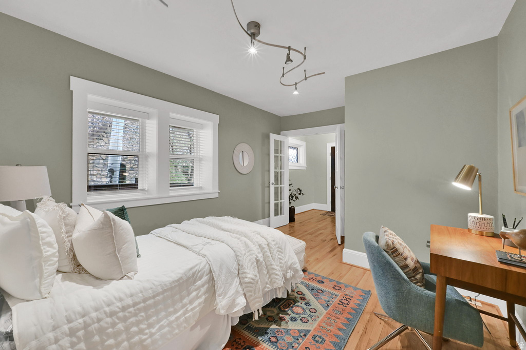 915 S PARK ROW ST Salt Lake City, UT 84105