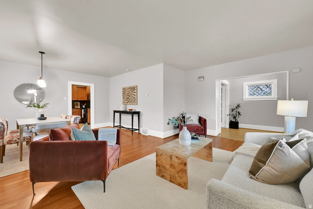 915 S PARK ROW ST Salt Lake City, UT 84105