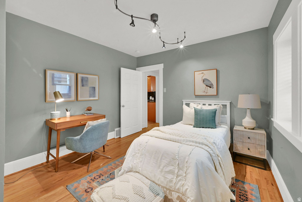 915 S PARK ROW ST Salt Lake City, UT 84105