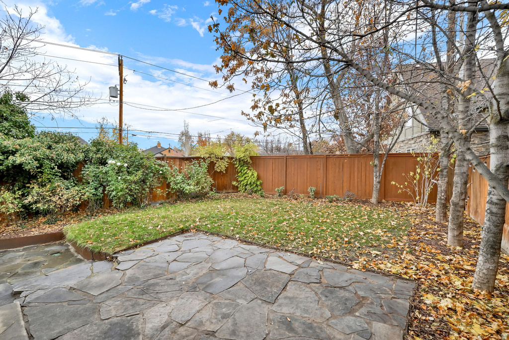 915 S PARK ROW ST Salt Lake City, UT 84105