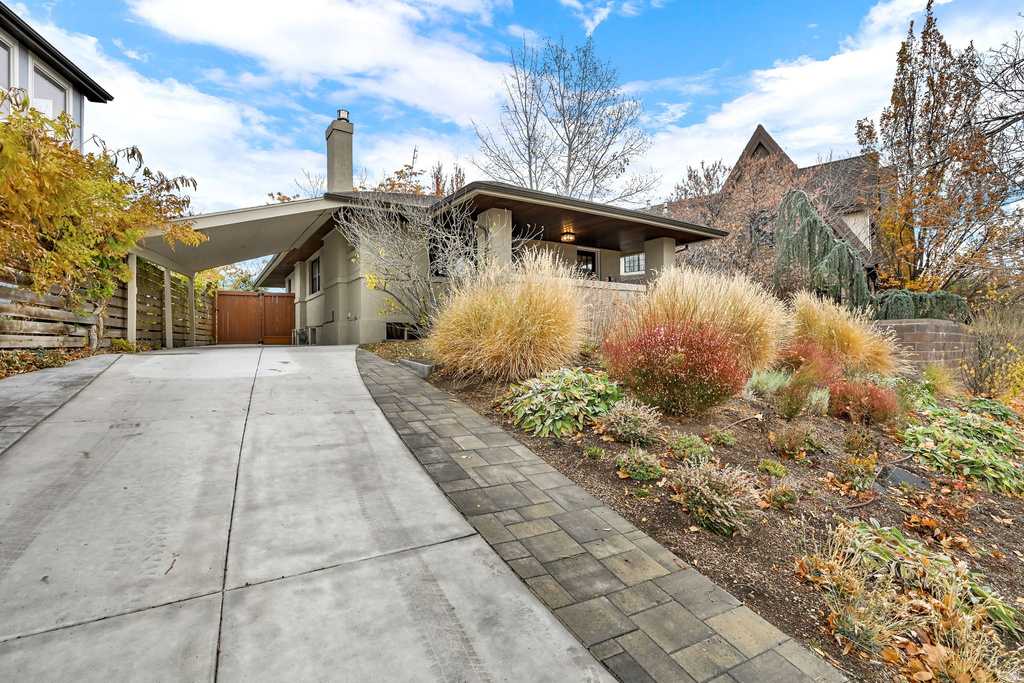 915 S PARK ROW ST Salt Lake City, UT 84105