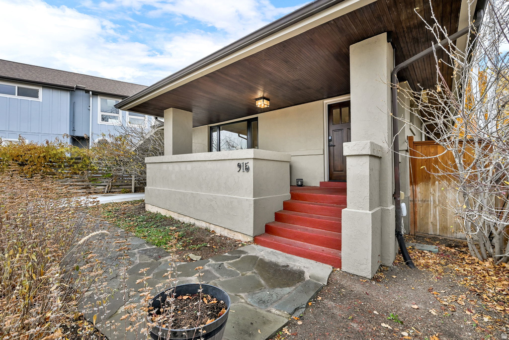 915 S PARK ROW ST Salt Lake City, UT 84105