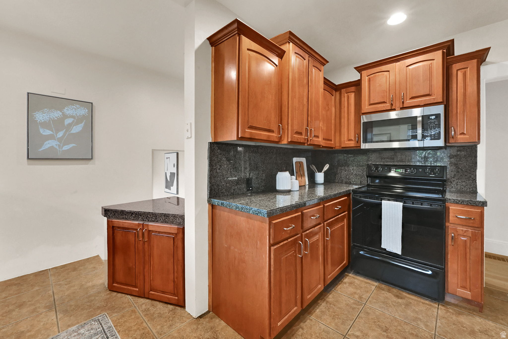 915 S PARK ROW ST Salt Lake City, UT 84105