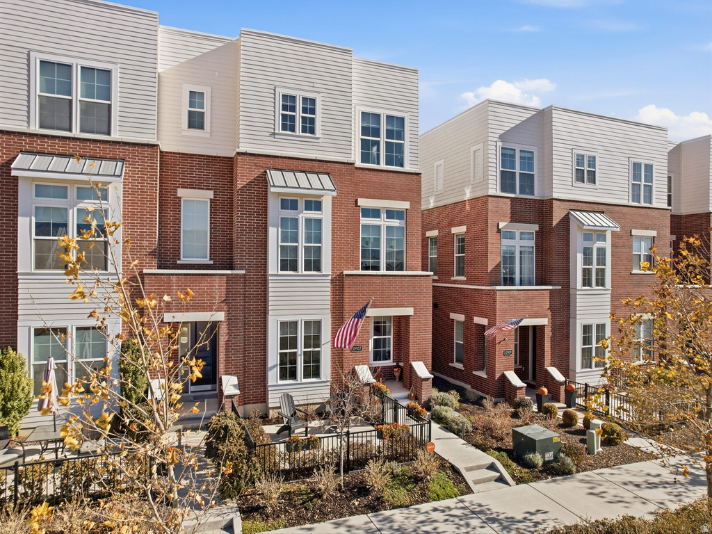 10907 S LAKE RUN RD South Jordan, UT 84009