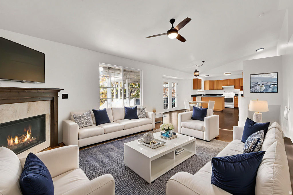 3587 N LAKEVIEW DR North Ogden, UT 84414