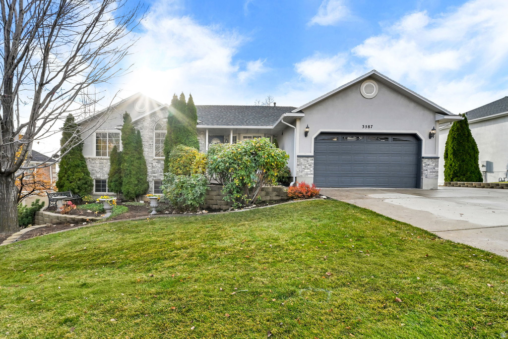 3587 N LAKEVIEW DR North Ogden, UT 84414