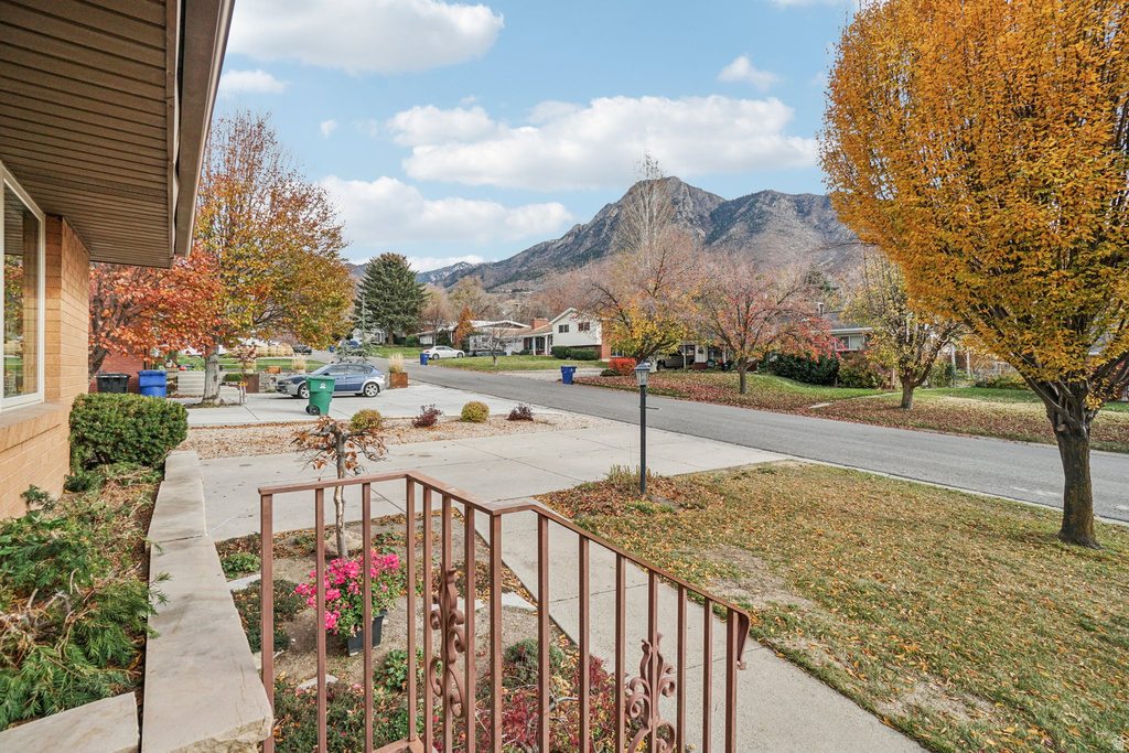 2805 E CHERRY BLOSSOM LN Holladay, UT 84117