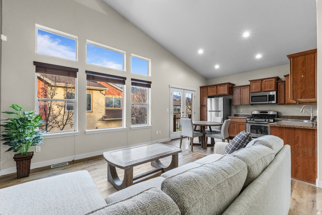 1090 N SHEPARD CREEK PKWY #6 Farmington, UT 84025