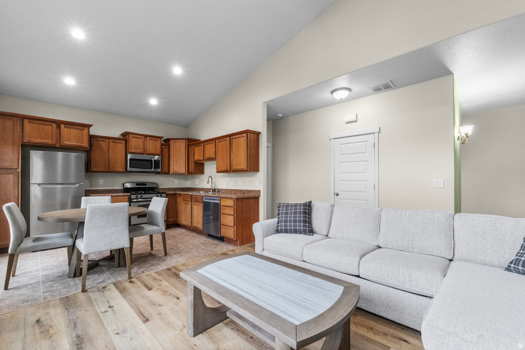 1090 N SHEPARD CREEK PKWY #6 Farmington, UT 84025