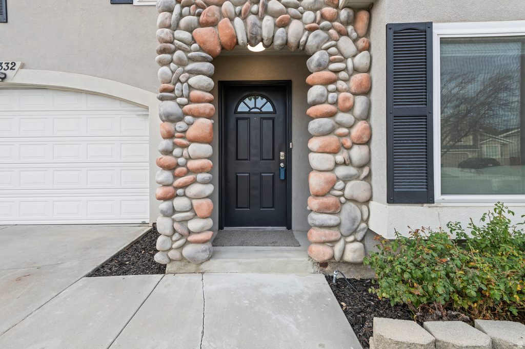 9332 S CHARTRES AVE Sandy, UT 84070