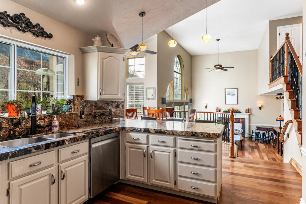 3240 E GRANITE POINT CIR Sandy, UT 84092